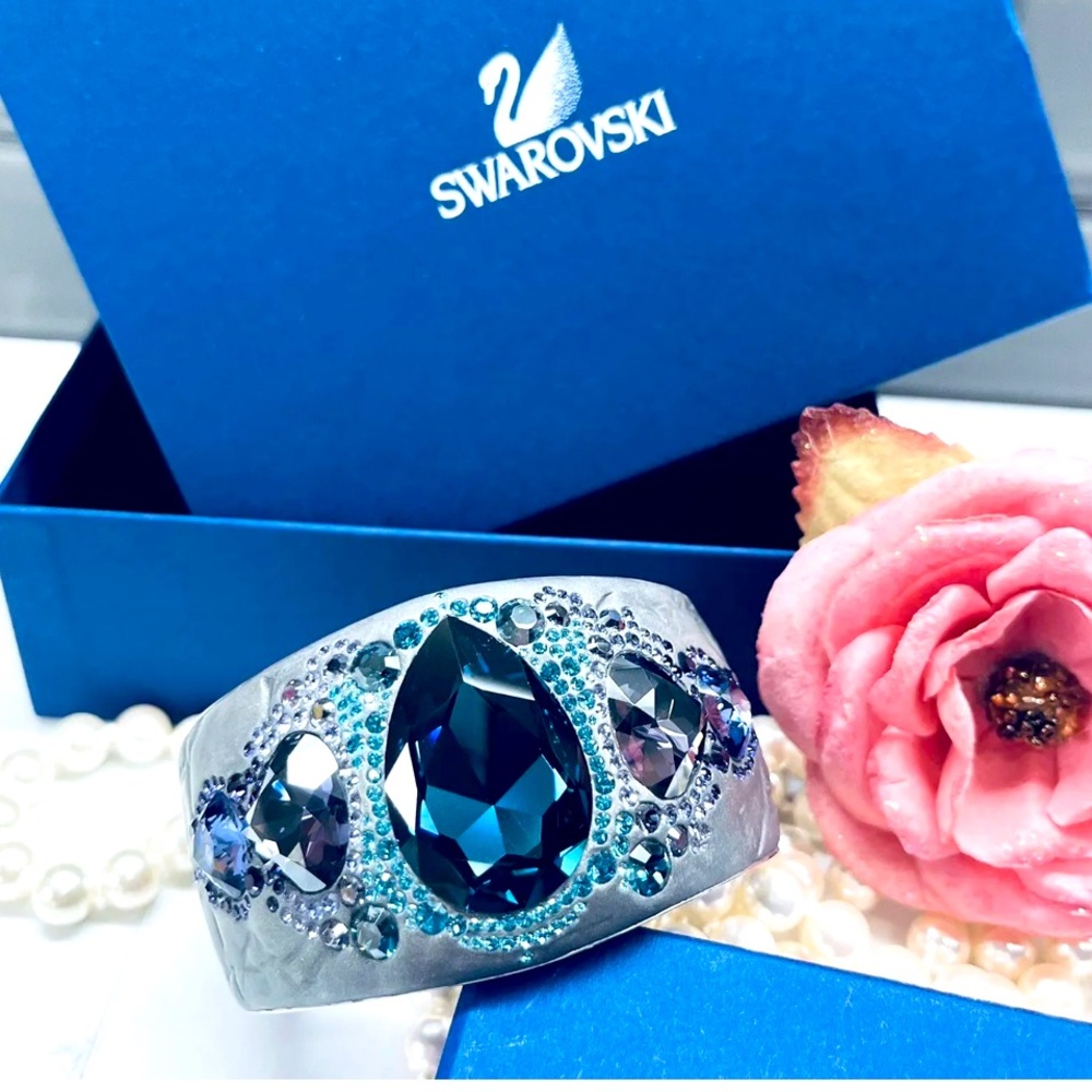 •RARE• SWAROVSKI • Authentic & Stunning Crystal Pony Bangle Cuff